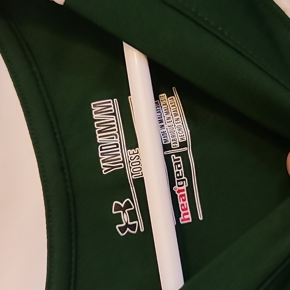 Under Armour short sleeve t shirt. Heat Gear size ymd - Picture 2 of 3